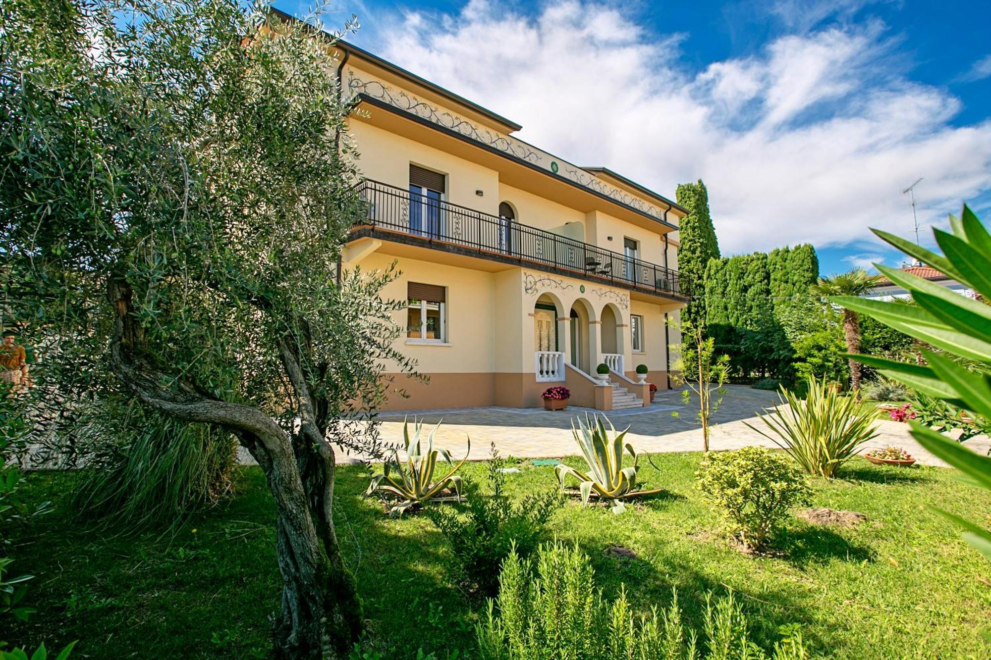 Villa Mimosa - Appartamento 2 - Happy Rentals デセンツァーノ・デル・ガルダ エクステリア 写真