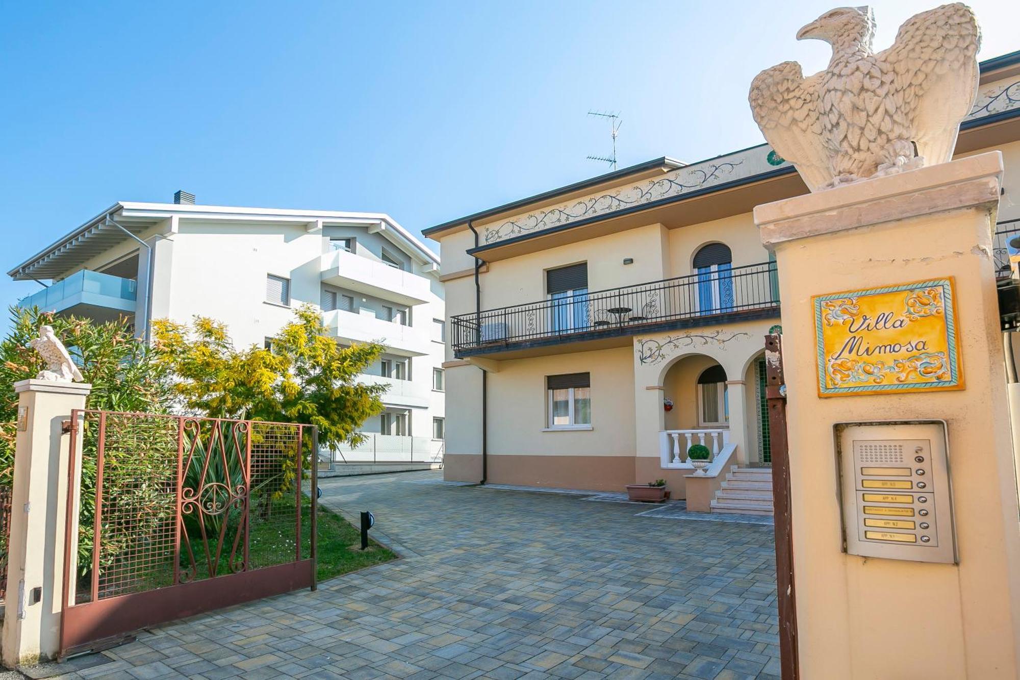Villa Mimosa - Appartamento 2 - Happy Rentals デセンツァーノ・デル・ガルダ エクステリア 写真