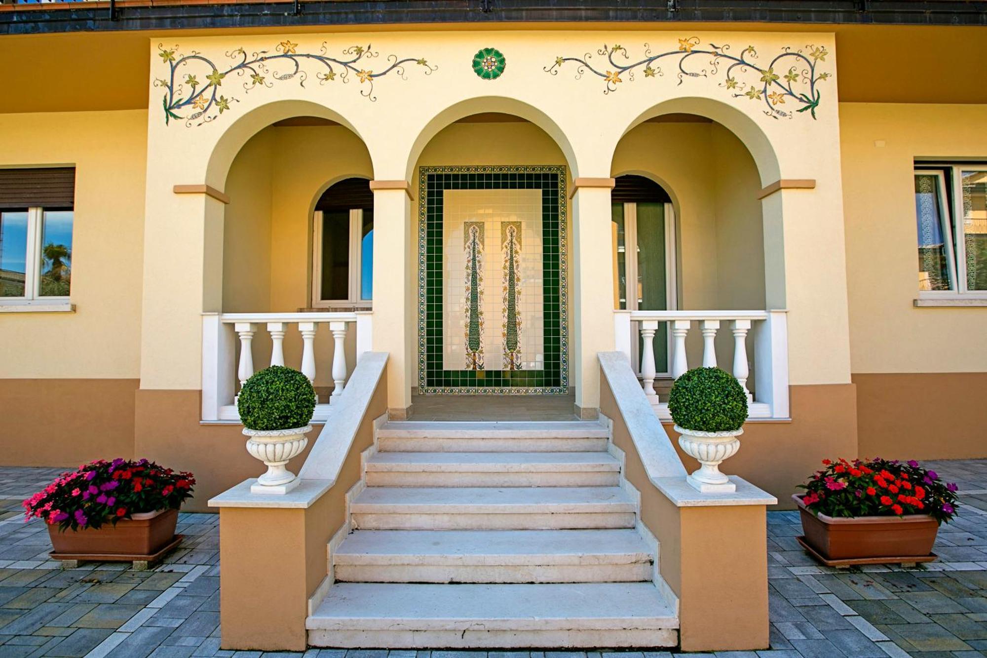 Villa Mimosa - Appartamento 2 - Happy Rentals デセンツァーノ・デル・ガルダ エクステリア 写真