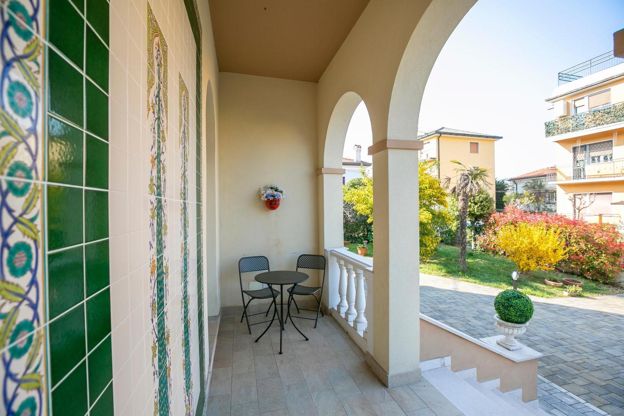 Villa Mimosa - Appartamento 2 - Happy Rentals デセンツァーノ・デル・ガルダ エクステリア 写真
