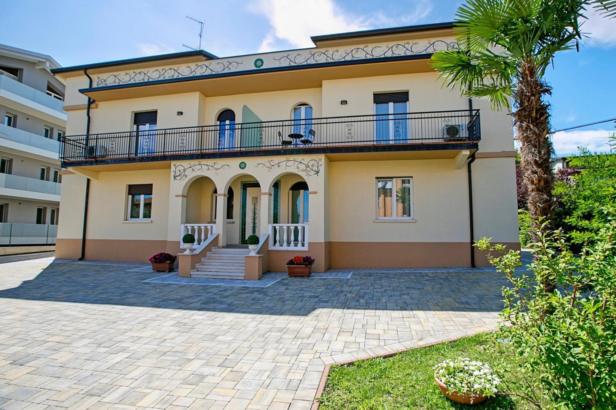 Villa Mimosa - Appartamento 2 - Happy Rentals デセンツァーノ・デル・ガルダ エクステリア 写真