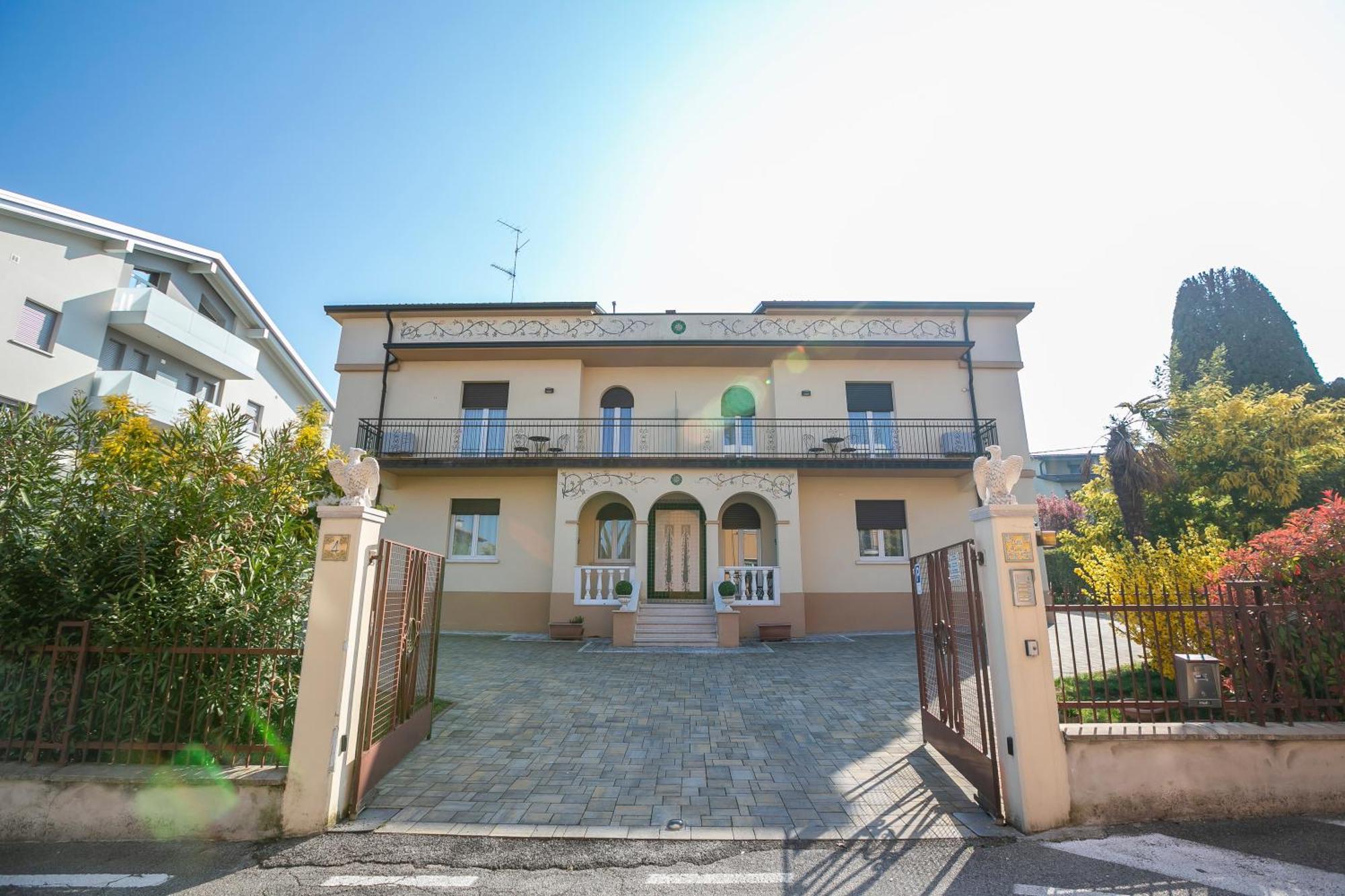 Villa Mimosa - Appartamento 2 - Happy Rentals デセンツァーノ・デル・ガルダ エクステリア 写真